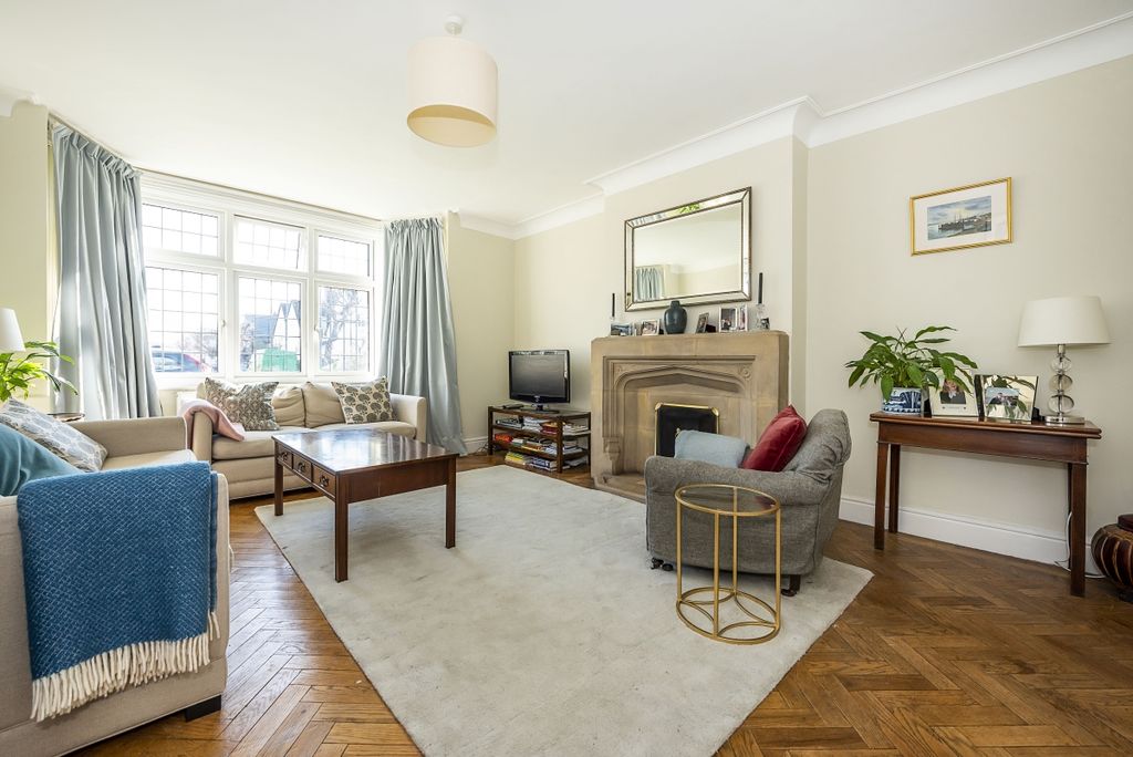 Property photo 2 of 17 3-Radnor-Road-0013