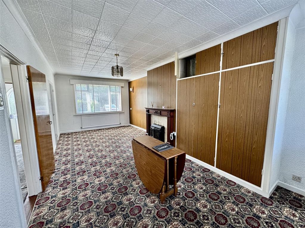 Property photo 2 of 13 Lounge