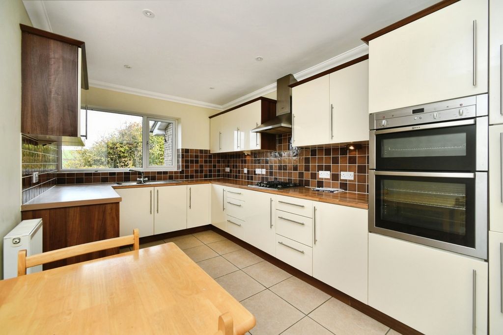 Property photo 2 of 23 Kitchen