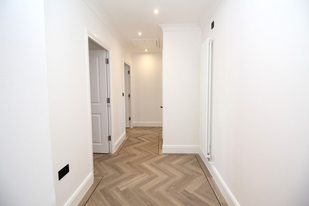 Property photo 2 of 10 Entrance Hallway