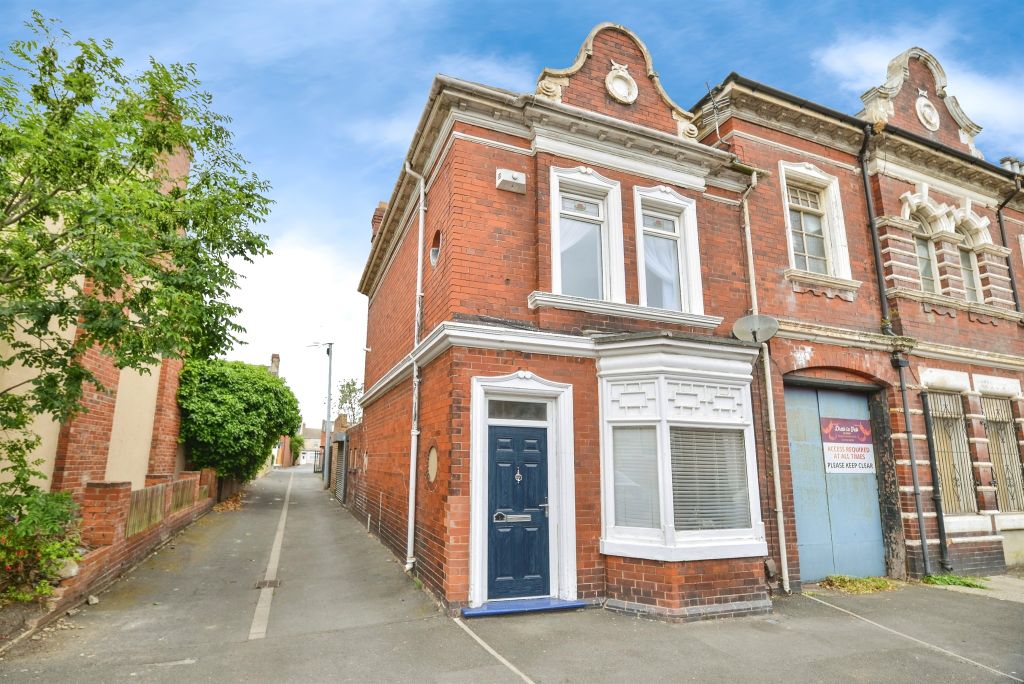 Property photo 1 of 17