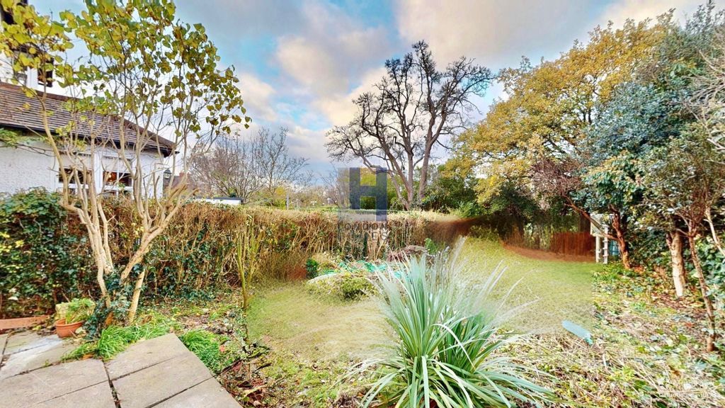 Property photo 2 of 27