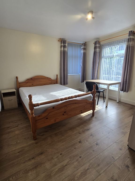 Property photo 2 of 20