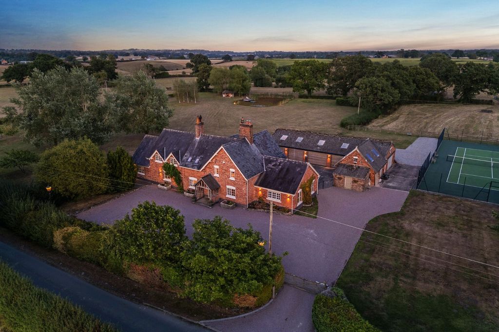 Property photo 1 of 36 Lower Barnes Farm