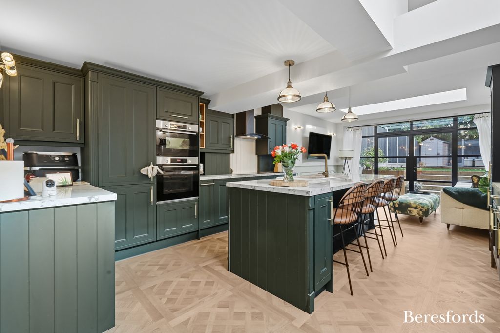 Property photo 3 of 33 Picture No. 10