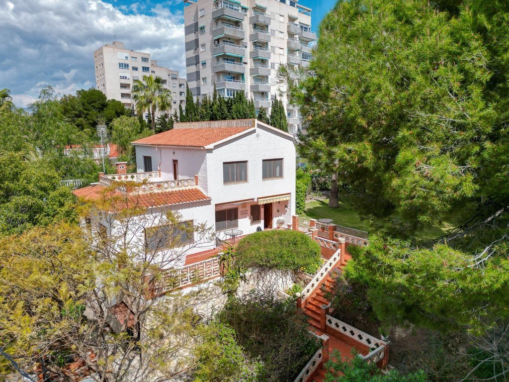 Property photo 1 of 50