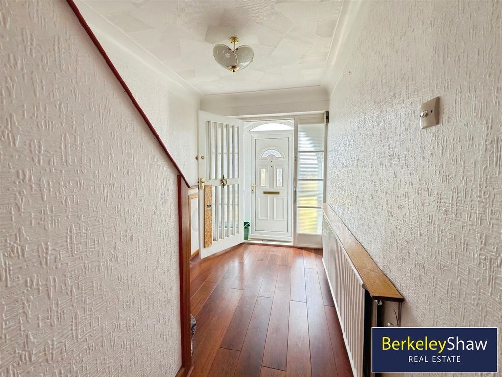Property photo 2 of 13 Hall