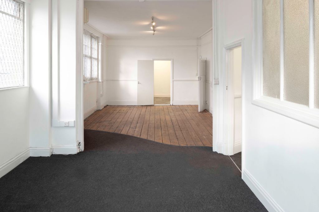Property photo 2 of 6