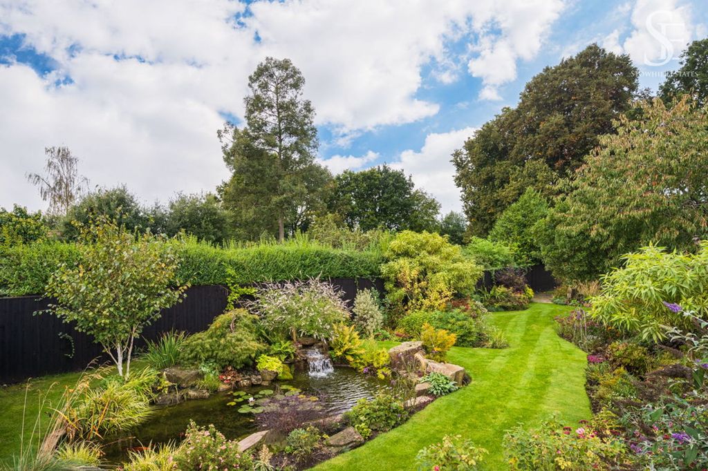 Property photo 3 of 26 Gardens