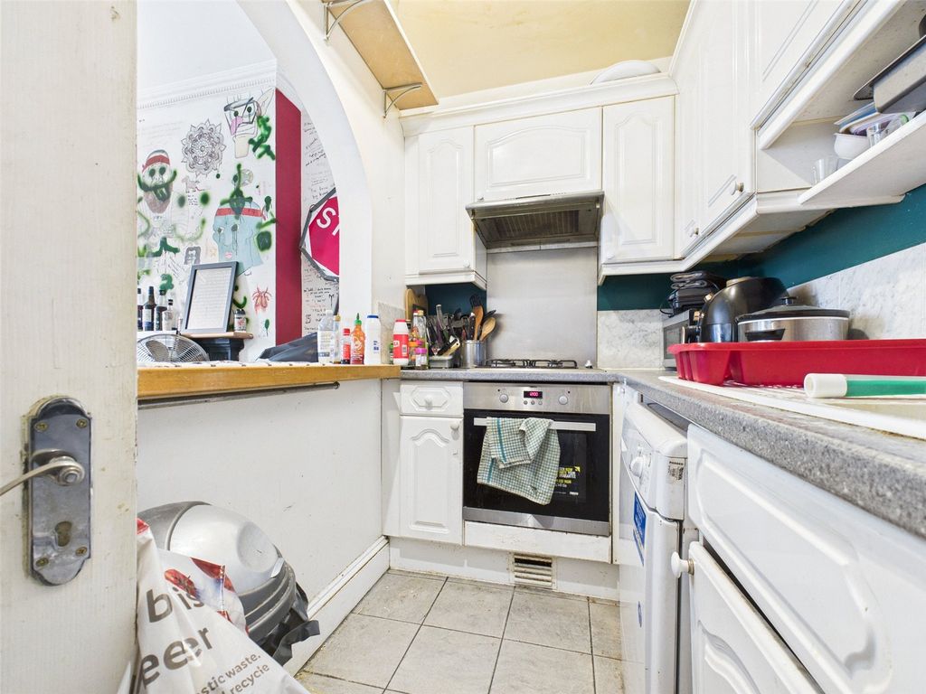 Property photo 3 of 14 Kitchen