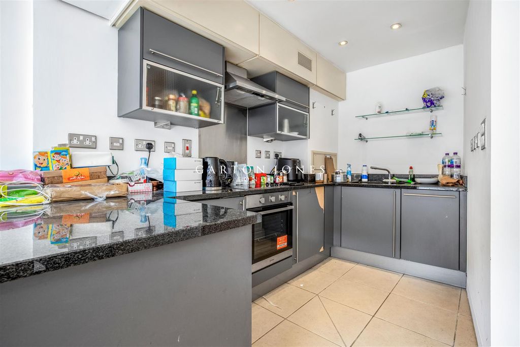 Property photo 2 of 9 Kitchen