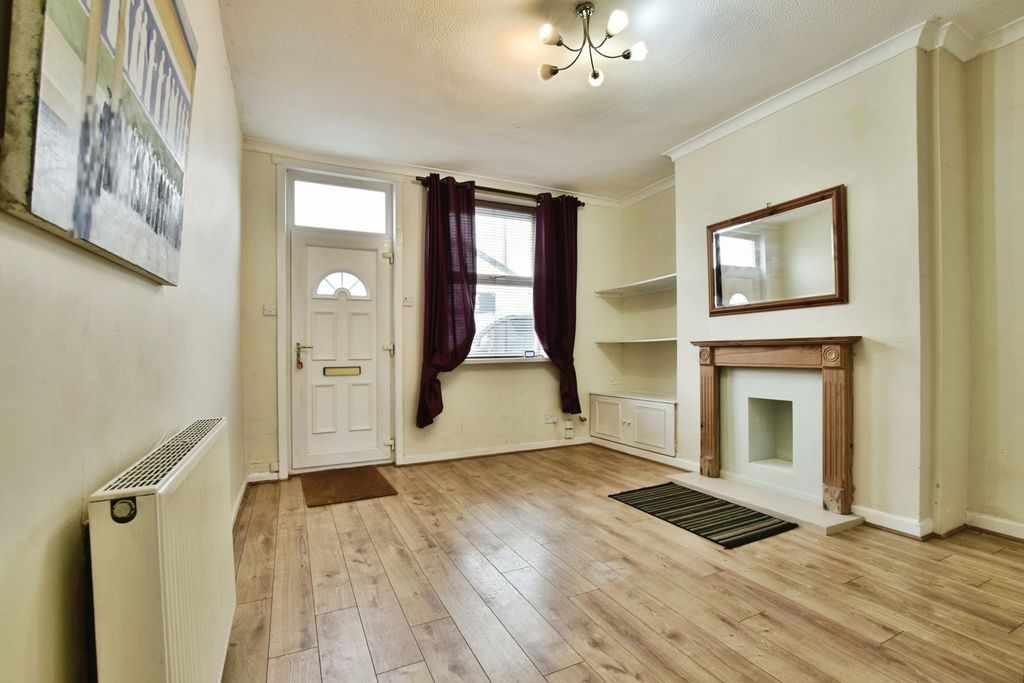 Property photo 3 of 12 Pbox-Img.Jpg