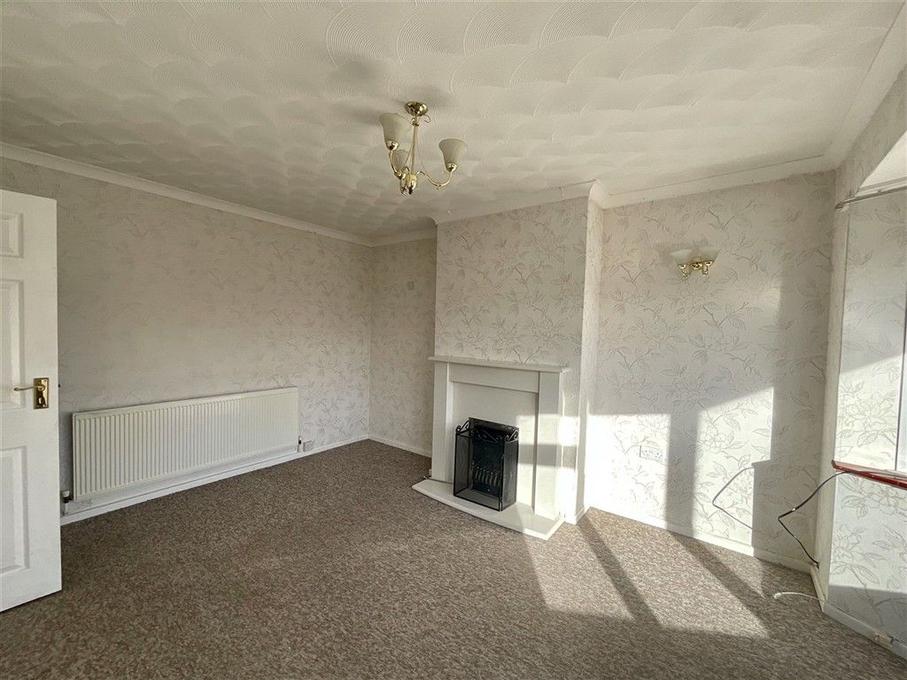 Property photo 3 of 7 Lounge