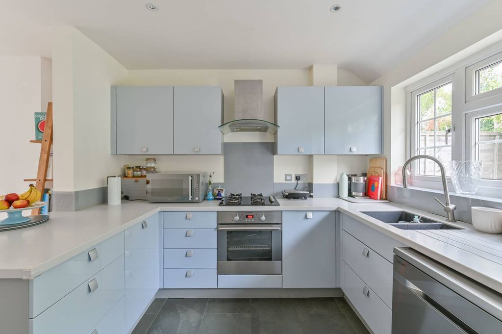 Property photo 3 of 18