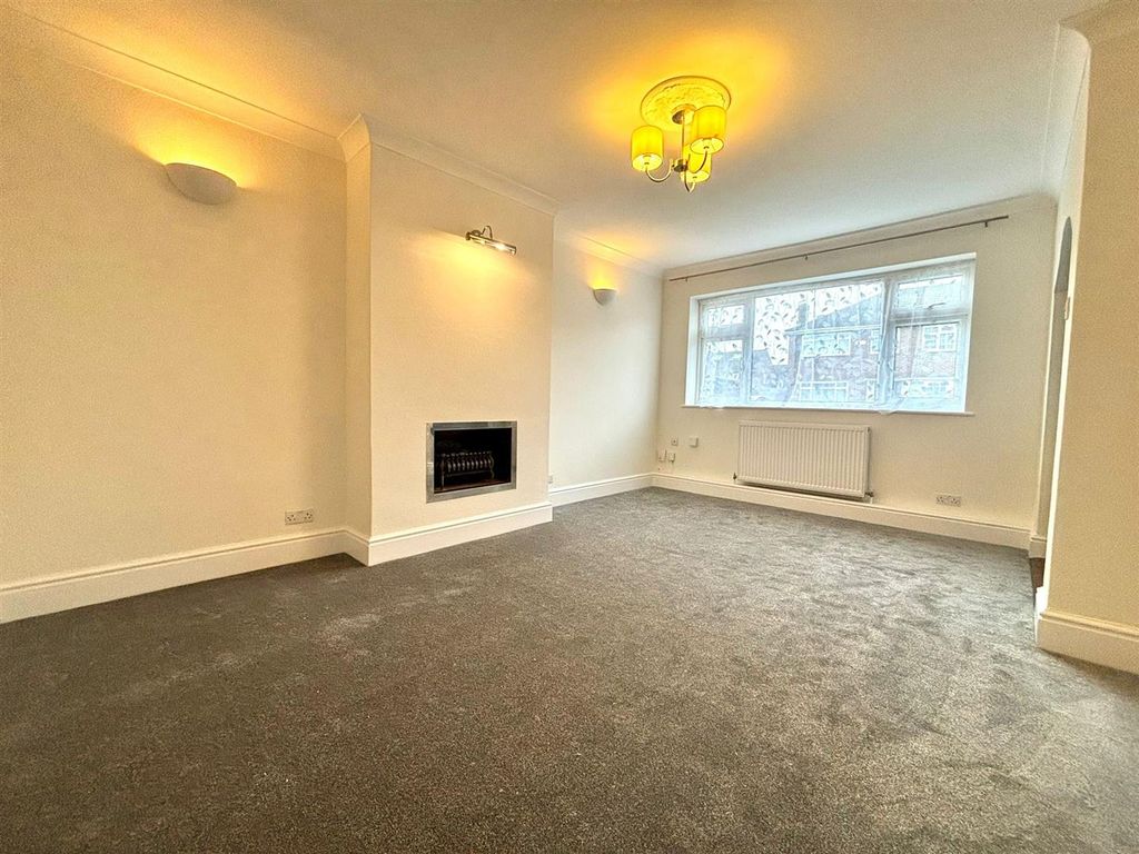 Property photo 3 of 8 Lounge.Jpeg