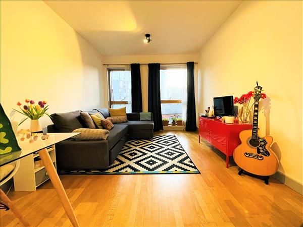 Property photo 1 of 8 Gorgeous City Centre Apartment