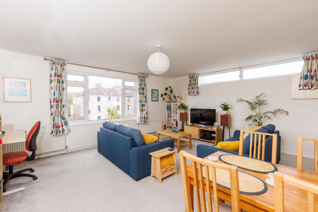 Property photo 3 of 20 Tff 17 Fernbank Road-18.Jpg