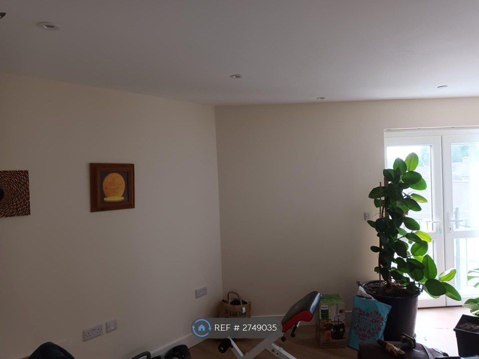 Property photo 3 of 8 Lounge