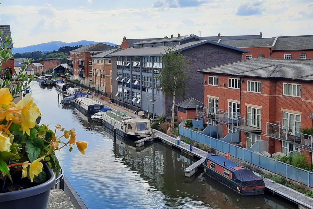 Property photo 2 of 31