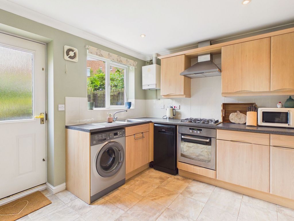 Property photo 3 of 12 Kitchen