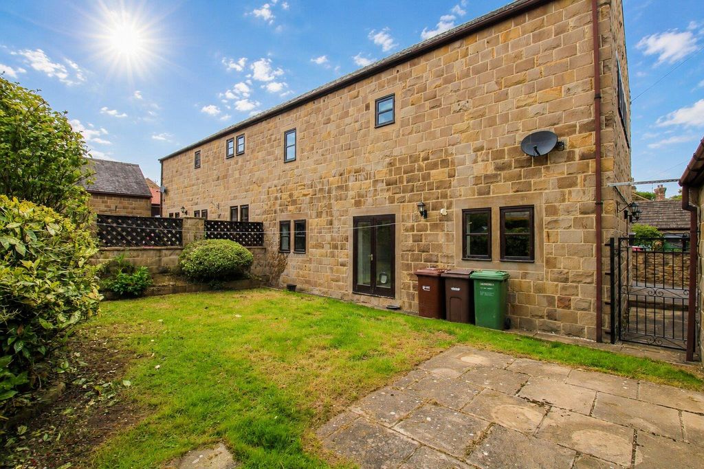 Property photo 1 of 16 Outside