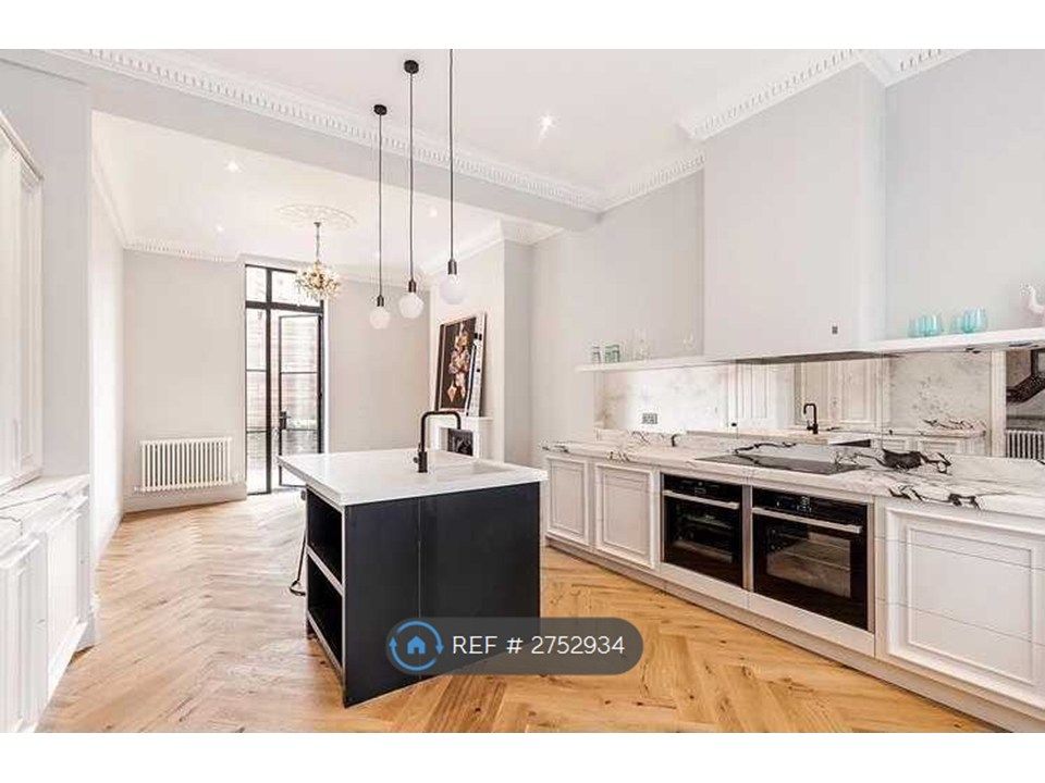 Property photo 1 of 8 Shared Kitchen/ Lounge Area