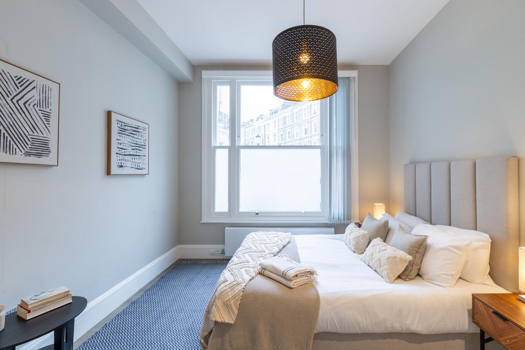 Property photo 2 of 8 Bedroom