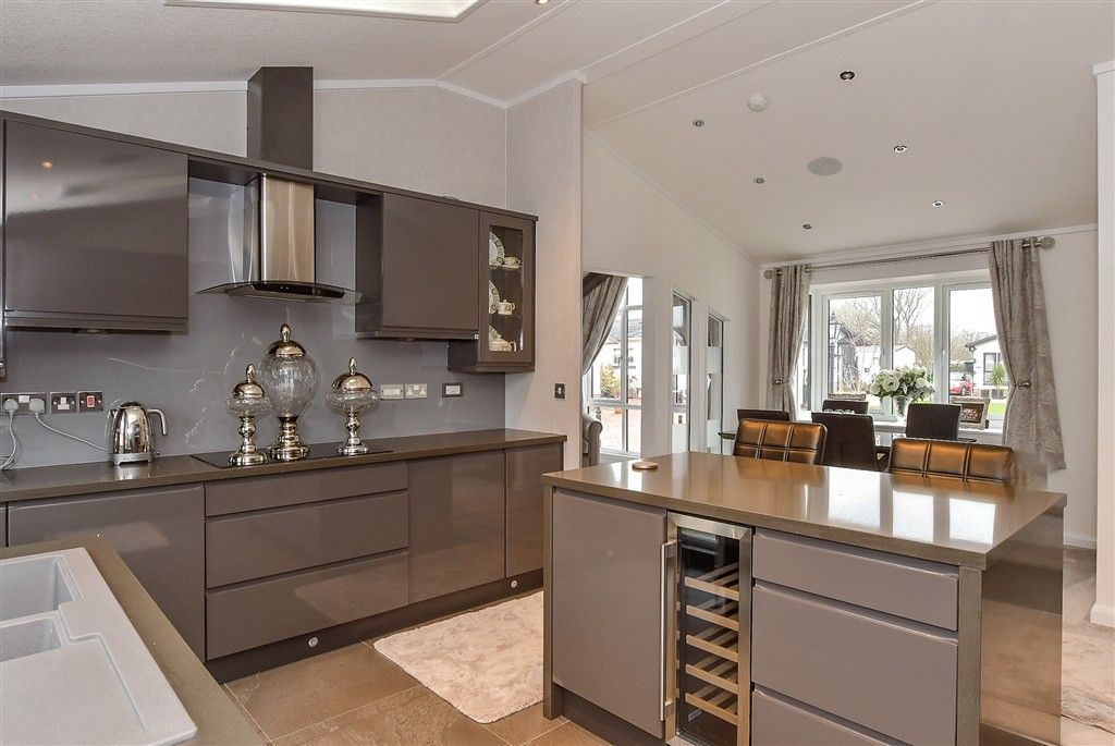 Property photo 3 of 12 Kitchen