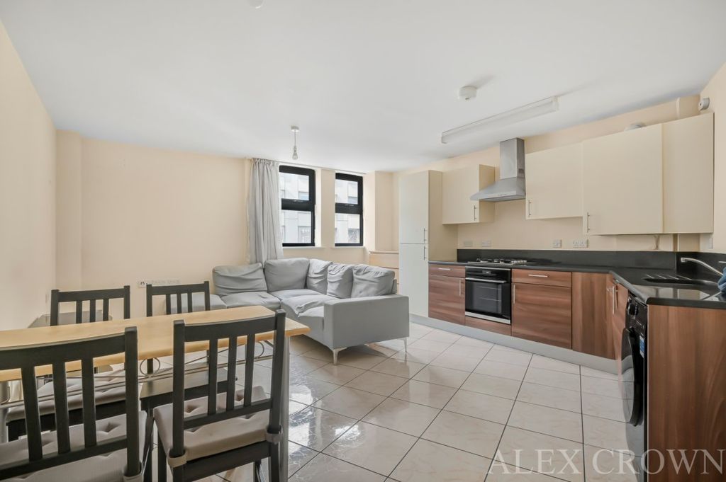 Property photo 2 of 9