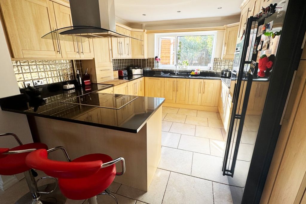 Property photo 2 of 26