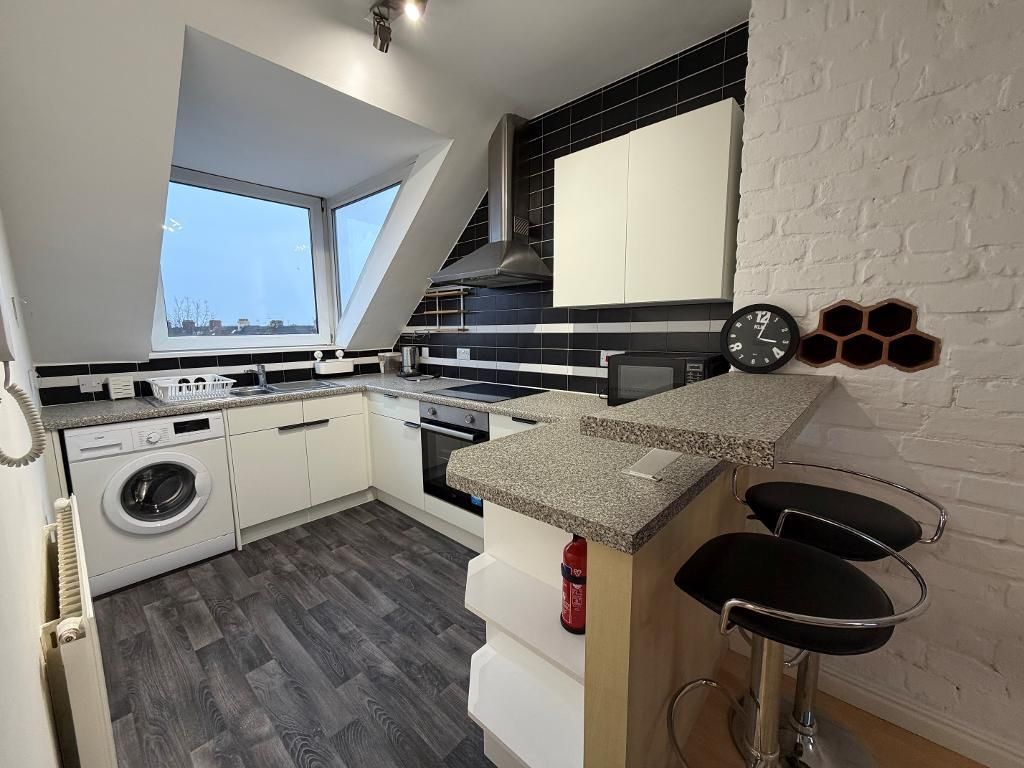 Property photo 2 of 5 Kitchen