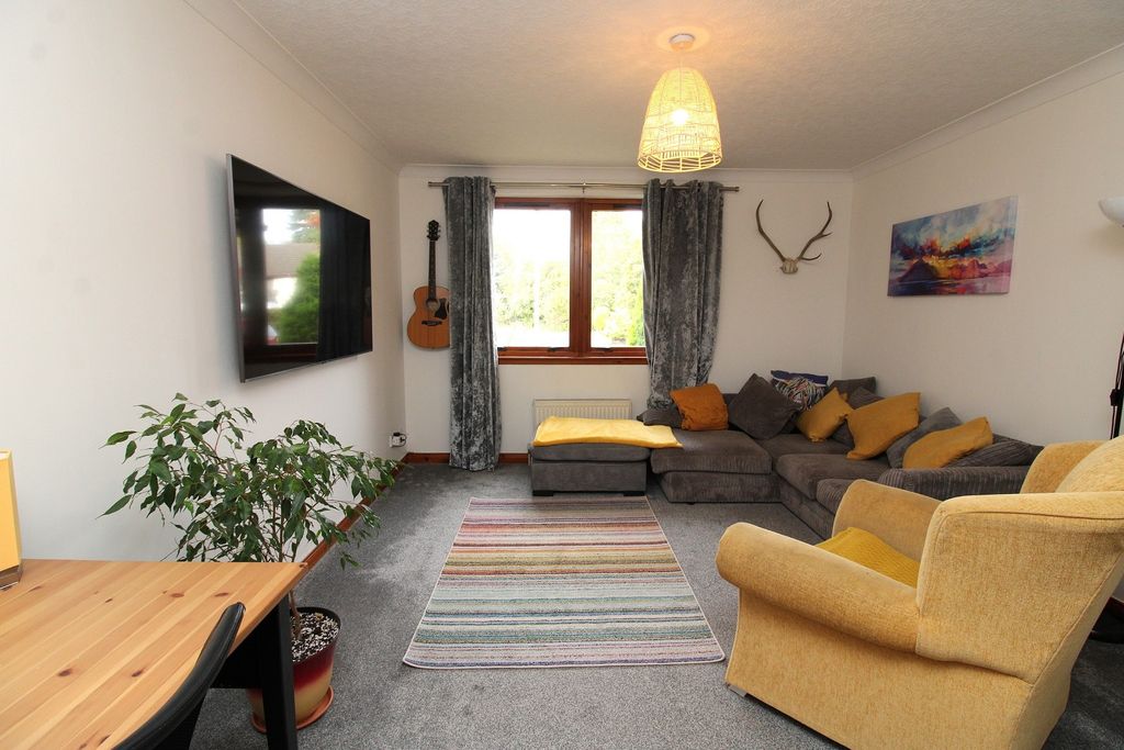 Property photo 2 of 11 Lounge