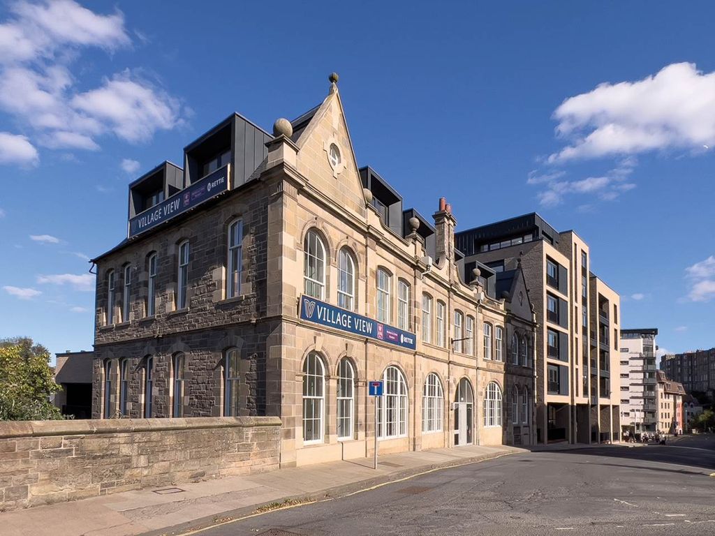 Property photo 2 of 18 Douglas House Mid Block