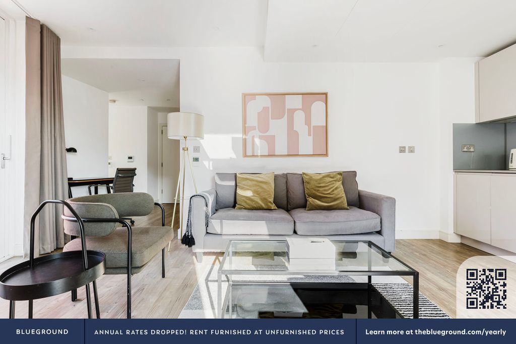 Property photo 3 of 43 Living Room