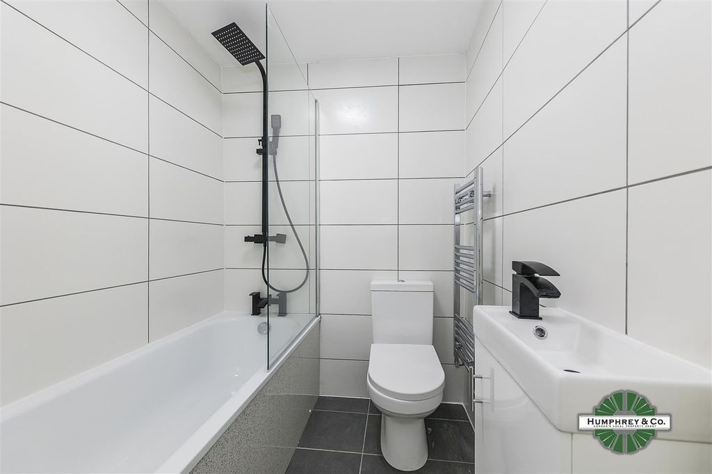 Property photo 1 of 9 59A Clifden Road - 15.Jpg