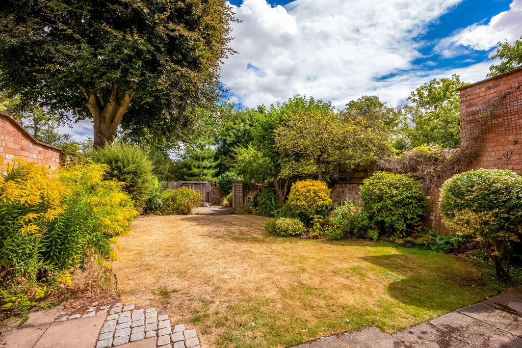 Property photo 3 of 34