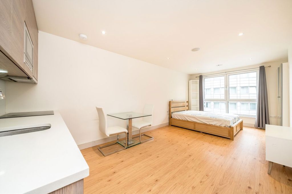 Property photo 1 of 5