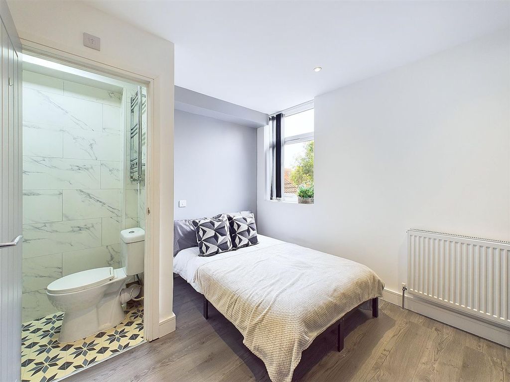 Property photo 1 of 6 Cam03736G0-Pr0031-Still007.Jpg