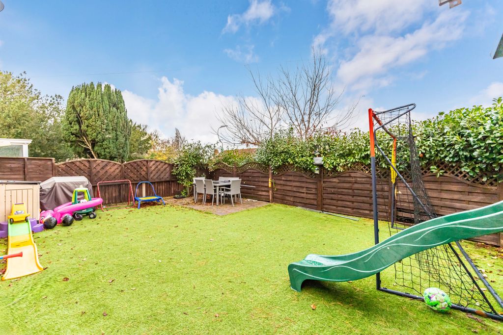 Property photo 2 of 26 Garden