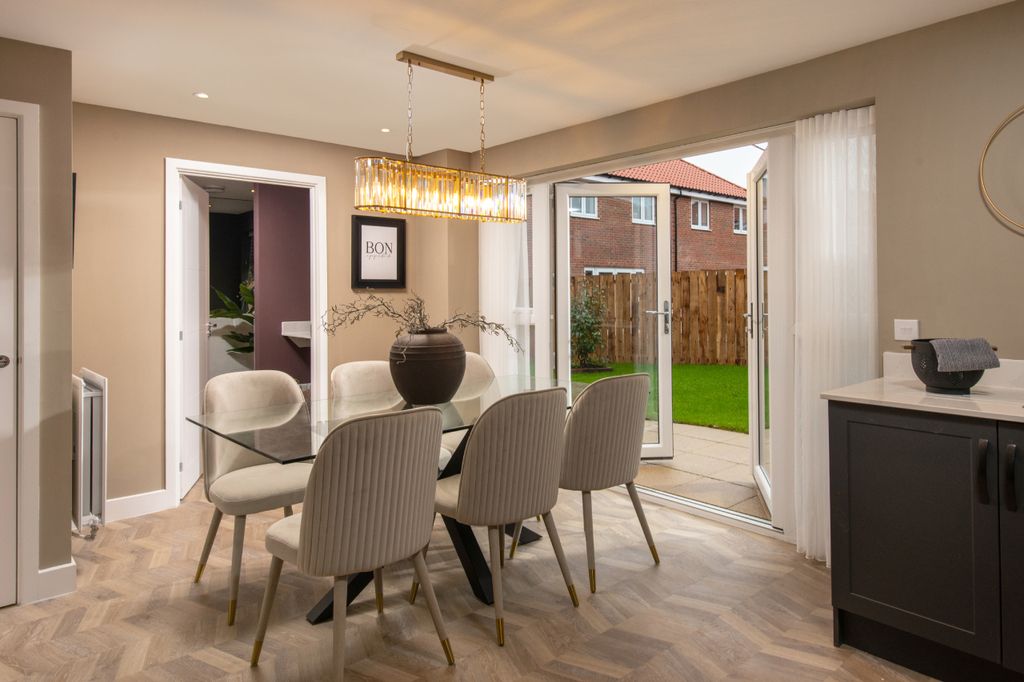 Property photo 3 of 11 Lh-Vmcw-Lily-Dining