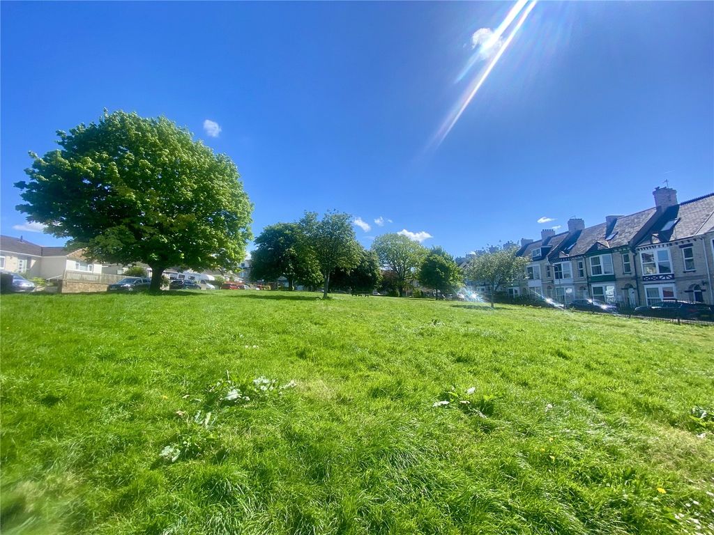 4 bed flat for saleHills View, Barnstaple, Devon EX32 photo 4