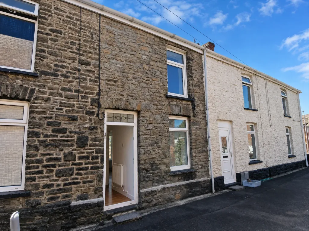 Property photo 1 of 8