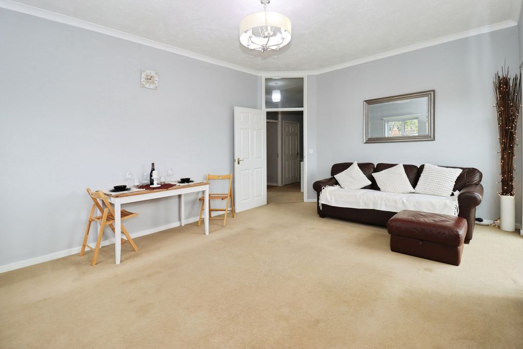 Property photo 2 of 17 Photo