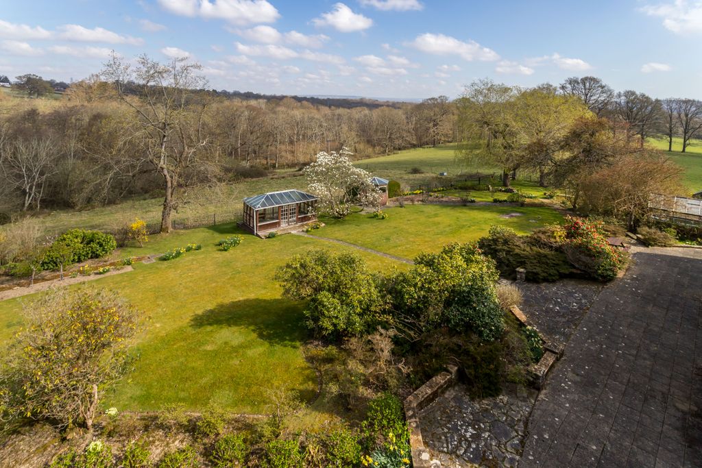 Property photo 2 of 27