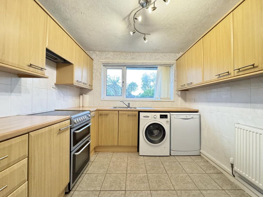 Property photo 2 of 12 Kitchen