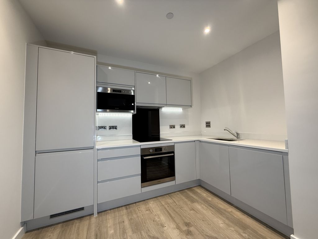Property photo 3 of 9 Kitchen
