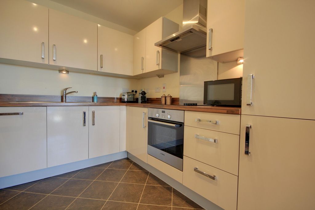 Property photo 3 of 7 Kitchen