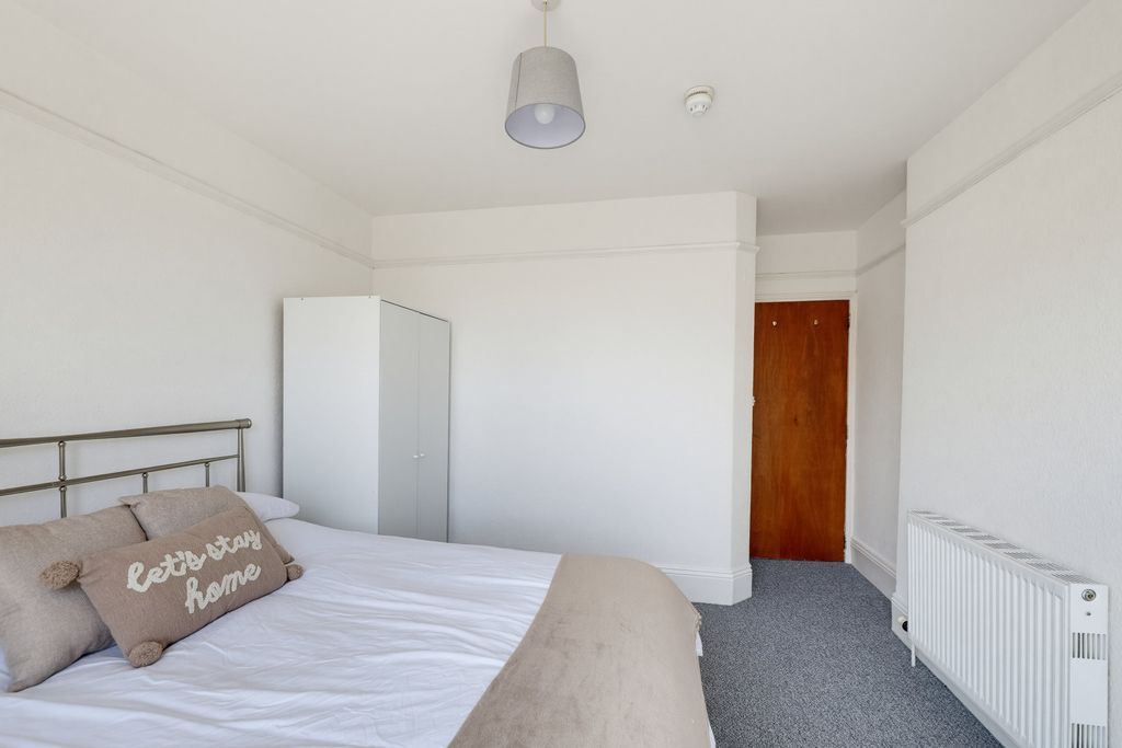 Property photo 3 of 7 0042
