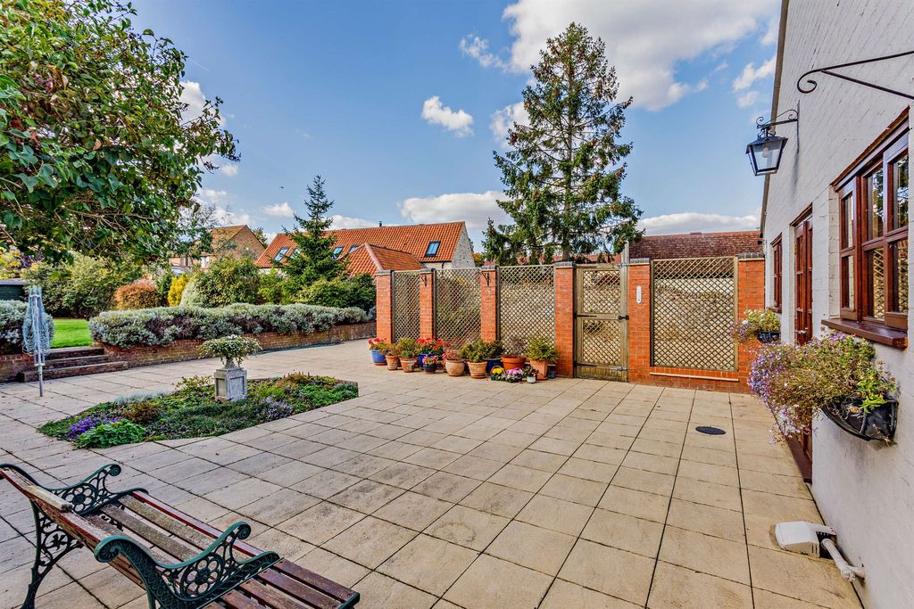 Property photo 3 of 18