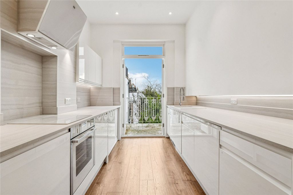 Property photo 2 of 16 Picture No. 03